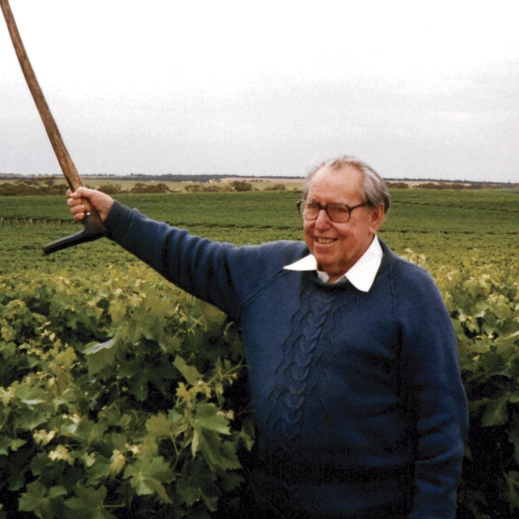 https://www.vinocorpperu.com/images/bodegas/oxfordlanding/Wyndham-Hill-Smith-min.jpg